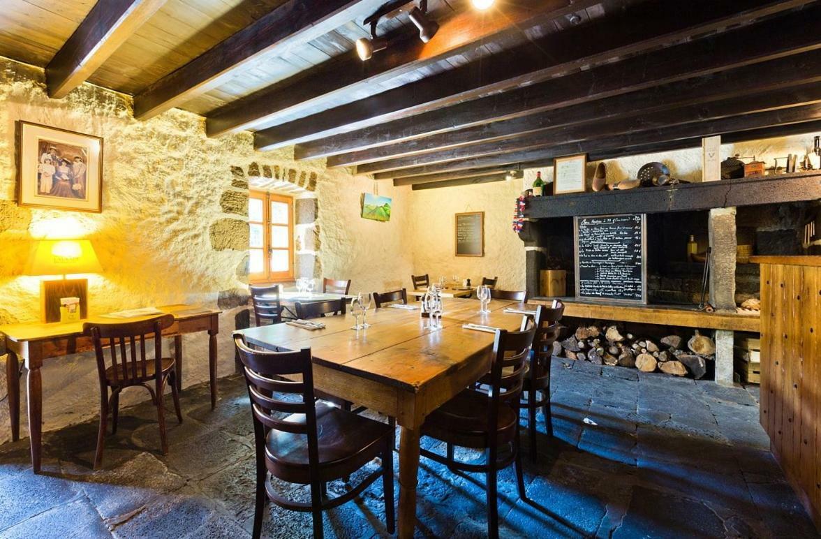 Auberge De La Moreno Hotel Saint-Genès-Champanelle Eksteriør billede